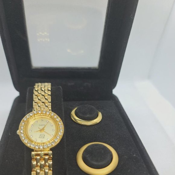 ELIZABETH TAYLOR Gold Tone Ladies Watch - Picture 3 of 8